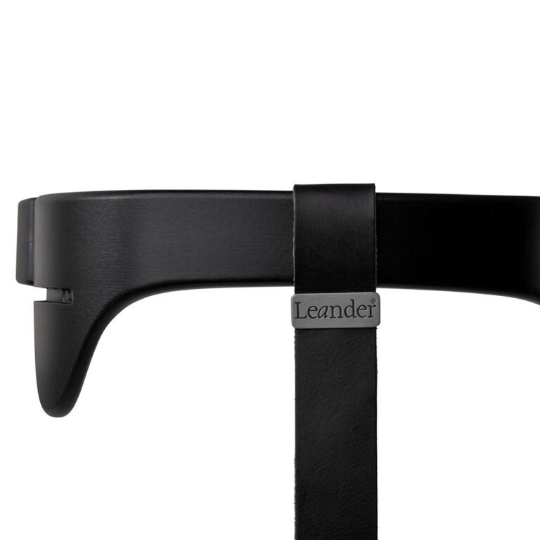 Leander kinderstoel safety bar black strap black