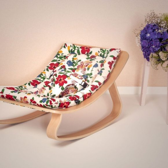 Charlie Crane – LEVO Wipstoeltje – Beech – Hibiscus