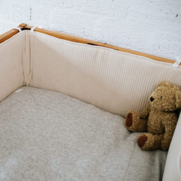 Koeka – Bed Bumper Vik – Sand – 180 x 30 cm
