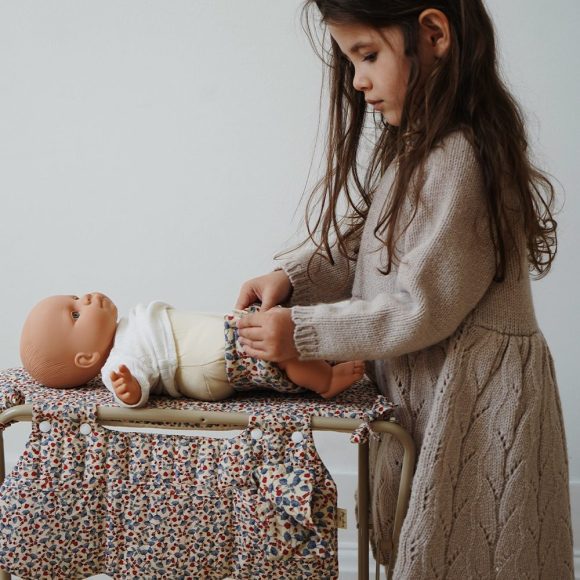 Konges Sløjd – Poppenaankleedtafel – Cherry Blush
