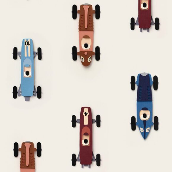 Studio Ditte – Behang Kinderkamer – Raceauto – Crème