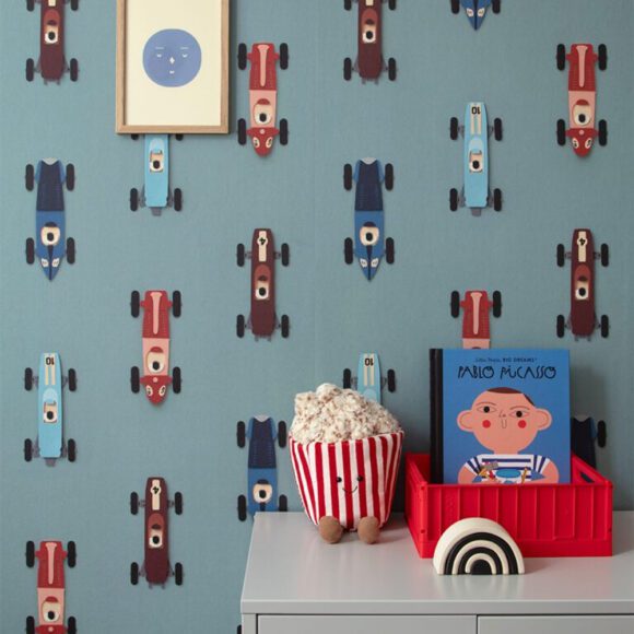 Studio Ditte – Behang Kinderkamer – Raceauto – Blauw