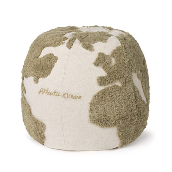 Lorena Canals – Poef – RugCycled World Map – Ø 45 x 50 cm