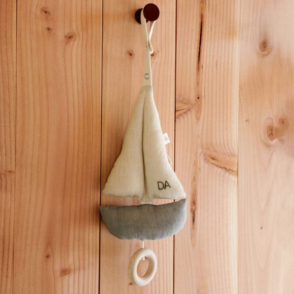 Dear April – Pondus Sailboat Mobiel – Blue/Off-White