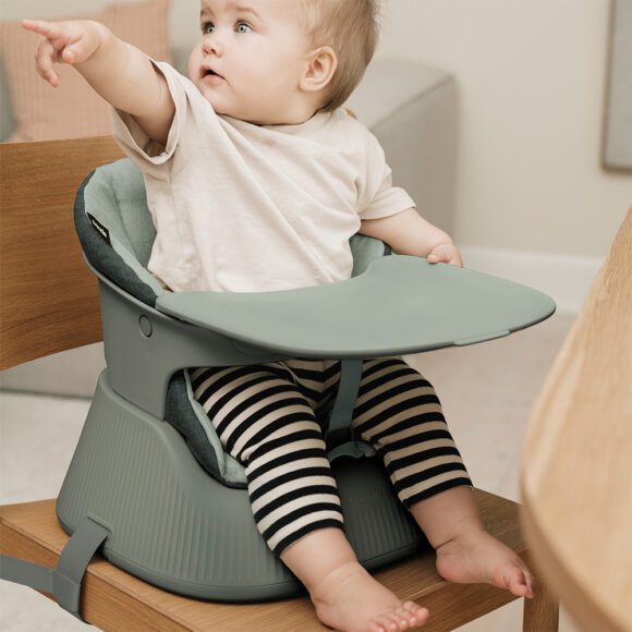 Hannie – Slimme Kinderstoel voor Thuis & Onderweg – Sage Green