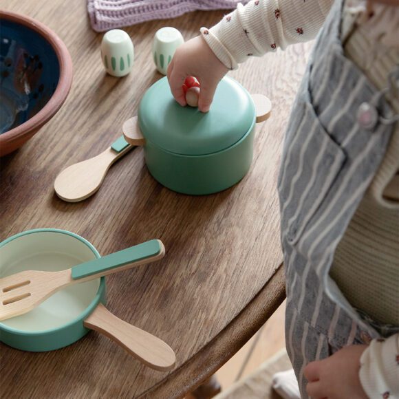 Sebra – Speelgoed Pannenset van Hout – Sage Green