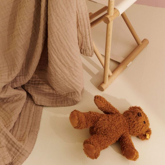 Dear April – Murray Wikkeldoek – 120 x 120 cm – Little Mouse