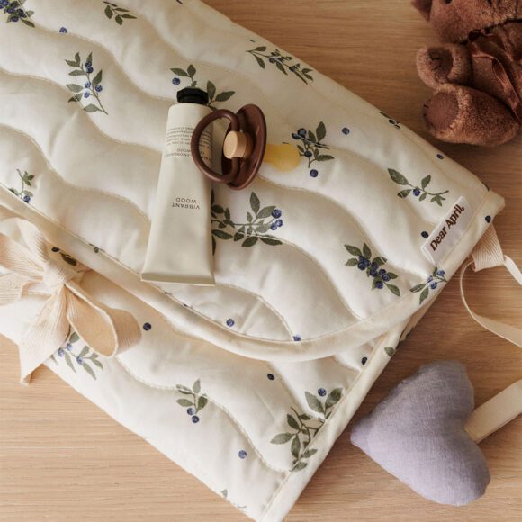 Dear April – River Verschoonmat voor Onderweg – Blueberries