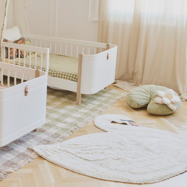 Lorena Canals wasbaar kindervloekleed zwaan van katoen gestyled in kinderkamer
