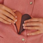 Ferm Living bloembladjes speelblokkFerm Living petal speelblokken Montessori van gekleurd hout hartje