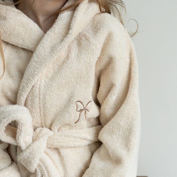 Kas Kopenhagen – Badjas met Capuchon – 5-8 jaar – Bow, Creme