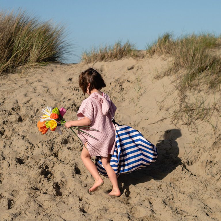Play&Go Speelgoed opbergtas Noomad outdoor Beach lifestyle in use