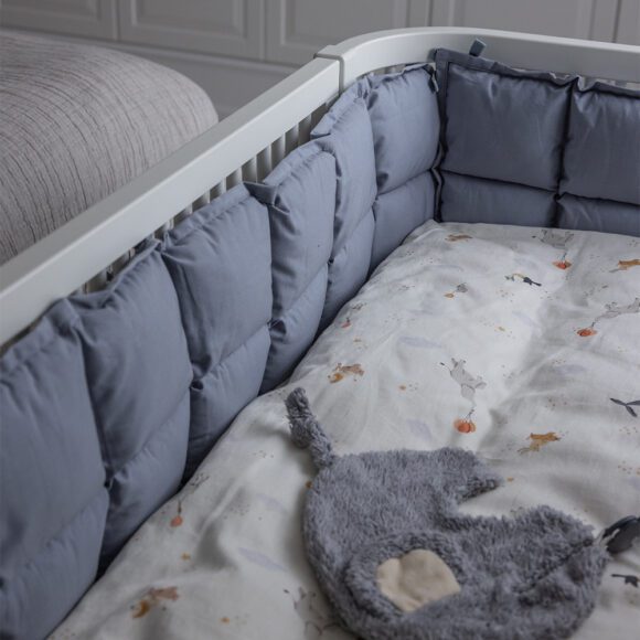 Sebra – Bedbumper 180 cm – Kapok – Dusty Blue