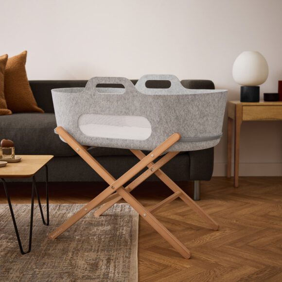 Snüz – SnüzBaskit Babywieg Light Grey + Natural Standaard